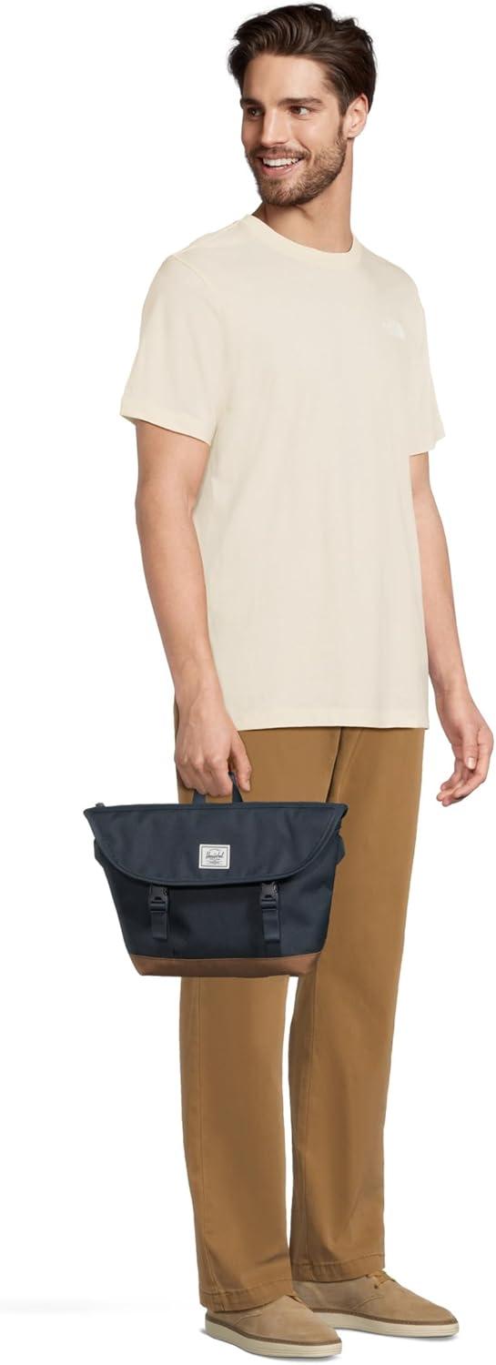 imageHerschel Cove Small MessengerNavySaddle Brown